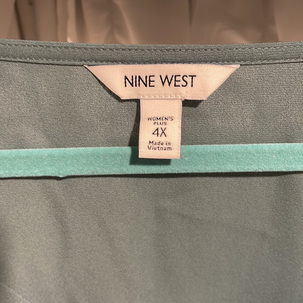 Nine West women’s 4X sleeveless shirt tank top layering piece nwot new - Picture 3 of 6